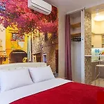 видовая в аркадии с балконом Apartamento