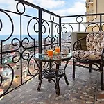 видовая в аркадии с балконом Apartman