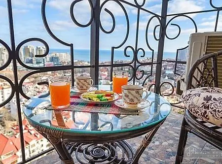 видовая в аркадии с балконом Lejlighed