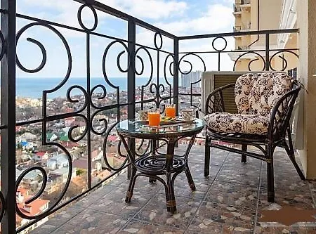 видовая в аркадии с балконом Lejlighed