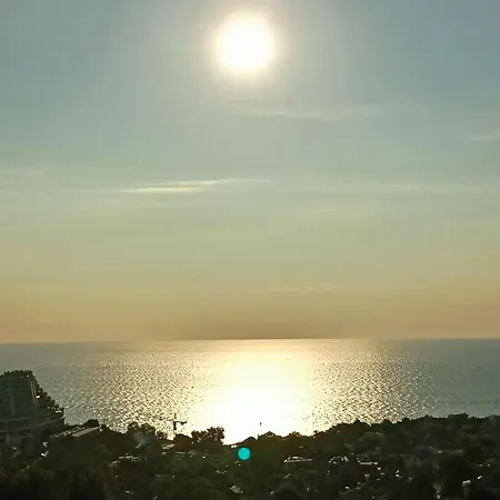 видовая в аркадии с балконом