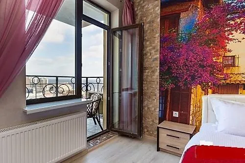 видовая в аркадии с балконом Apartman