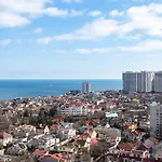 видовая в аркадии с балконом